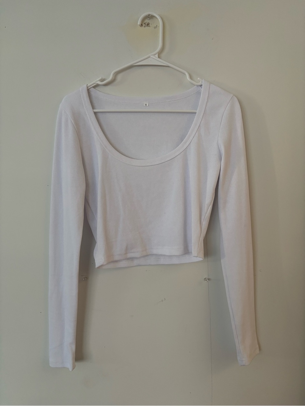 white ribbed scoop neck long sleeve cropped tee top 🤍